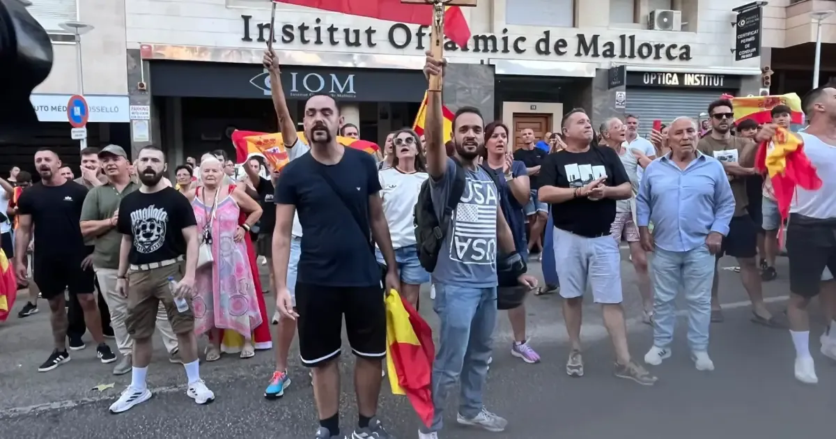 Massive Protest in Palma Against Moroccan Consulate: Calls for Resignation and Defense of Spain
