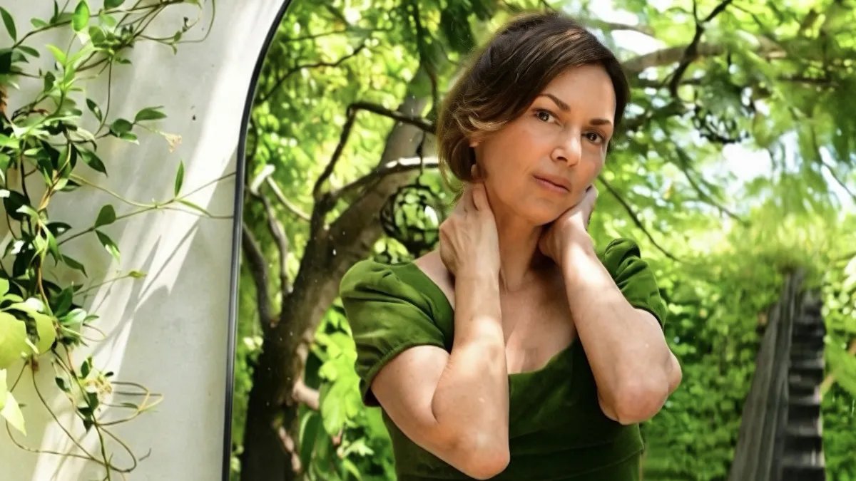Susanna Hoffs Unveils New Album 'The List' and Releases Lead Single 'Casablanca'