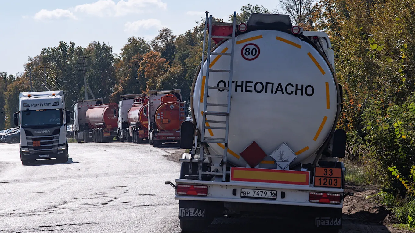 Unresolved Pricing Dispute Delays Moroccan Gasoline Arrival in Russia
