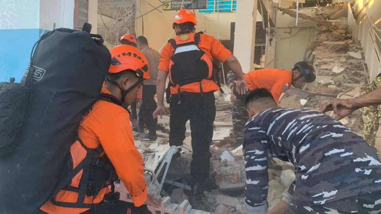 Devastating Earthquake in Indonesia Claims Lives and Displaces Many