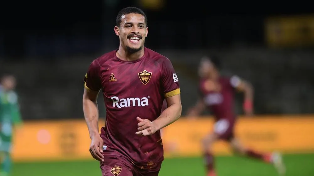 Morocco's Fassi Club Secures South African Winger Devin Titus in Summer Transfer