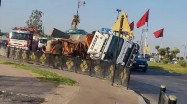 Truck Overturns in Marrakech: Incident in Sidi Ibrahim Oasis