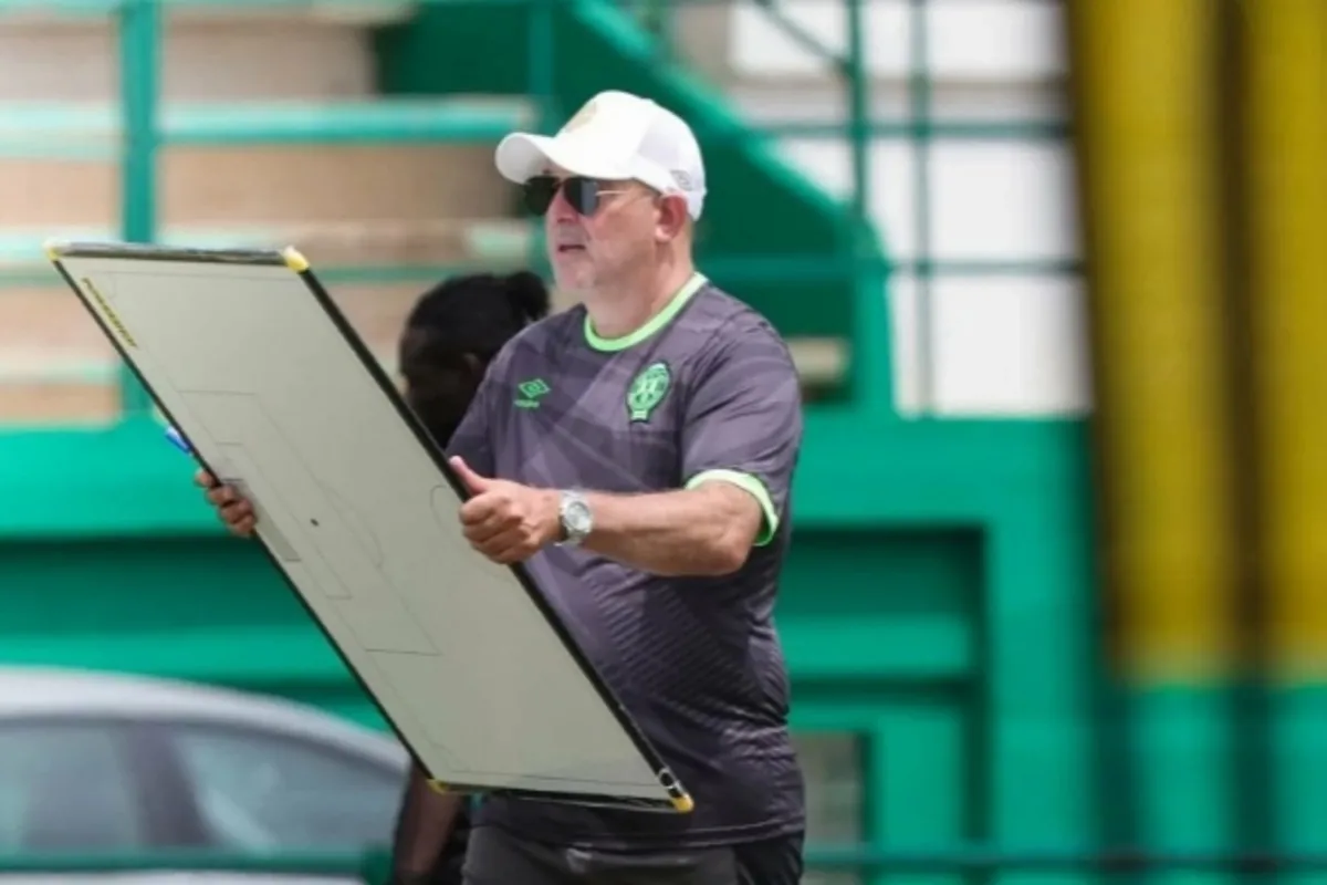 Raja Casablanca Signs Portuguese Defender and Ghanaian Midfielder