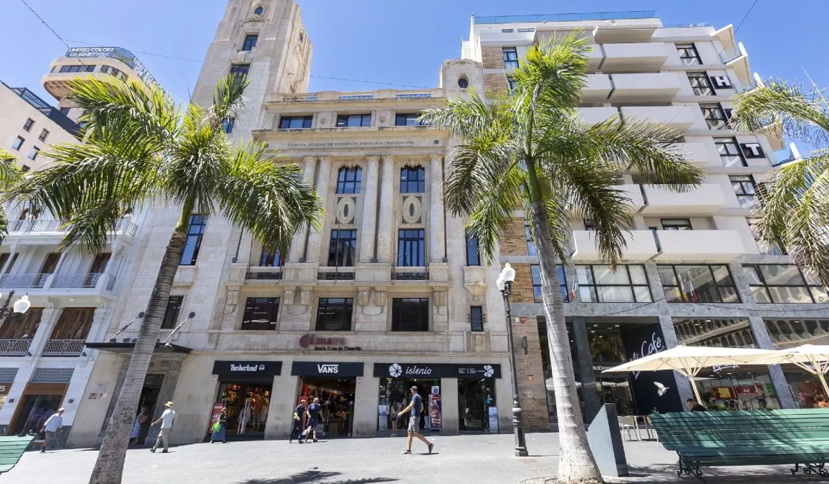 Analyzing the Trade Dynamics of the Canary Islands: A Structural Deficit and Regional Relations