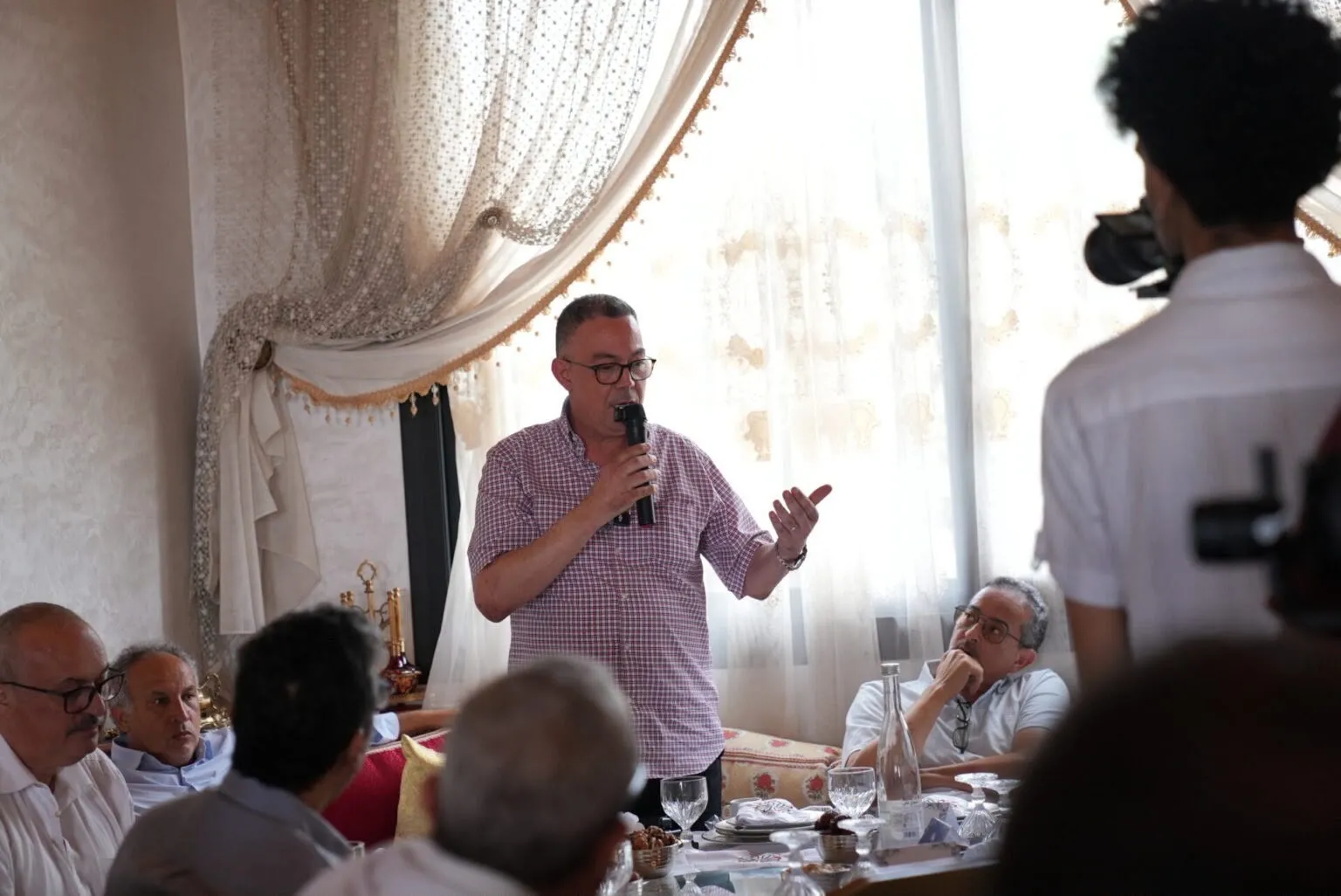 Political Turmoil: The Debate Over Leadership in Moroccan Politics