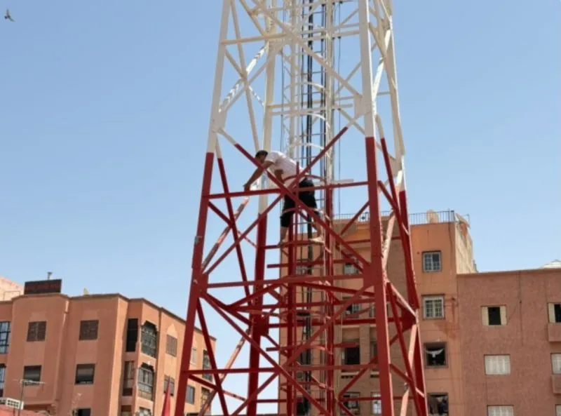 Street Vendor Climbs Antenna in Protest Over Confiscated Cart in Marrakech