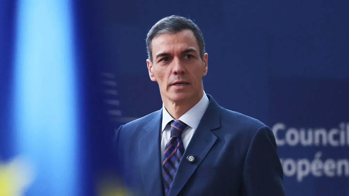 Pedro Sánchez Links Migrant Crisis to Disinformation from Russia and Israel