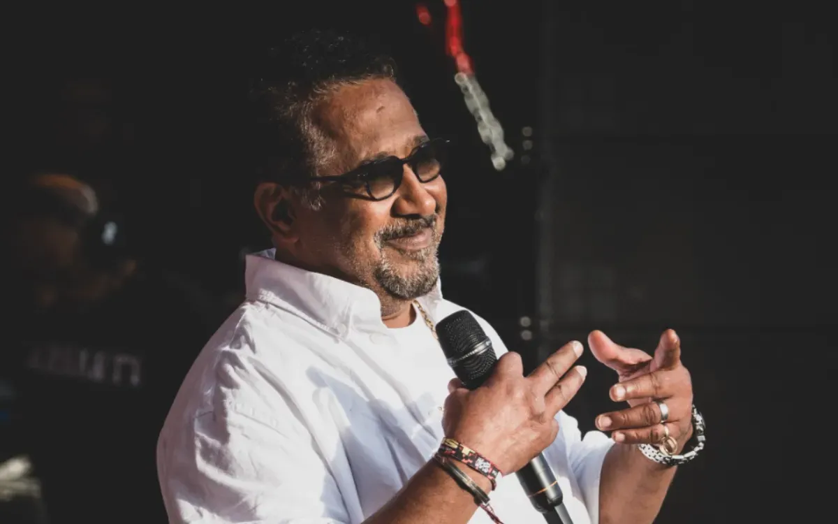 Cheb Khaled Deletes Concert Photos Amid Controversy in Algeria