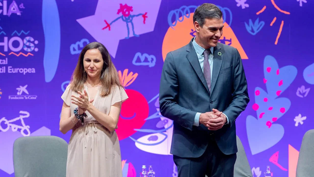 Podemos Leader Accuses Sánchez of Protecting Morocco Amid Migration Crisis