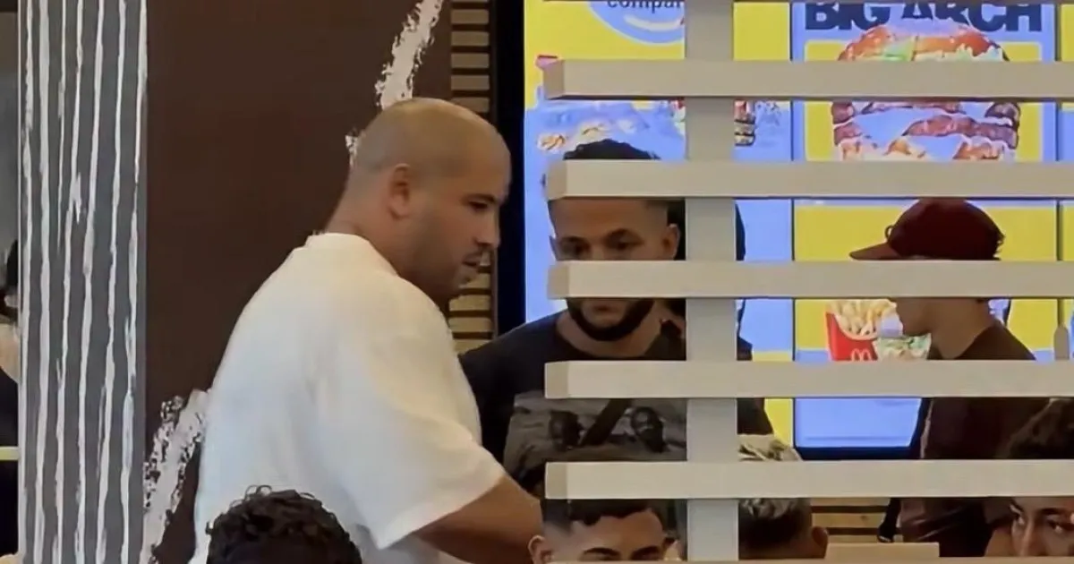 Who is Abu Bakr Azaitar? The Close Friend of Mohamed VI Distributing Hamburgers in Ceuta