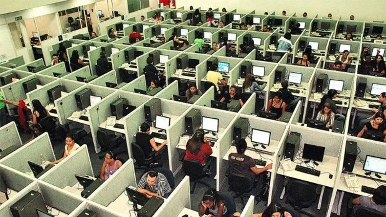 Moroccan Call Centers Navigate Challenges After France's Telemarketing Ban