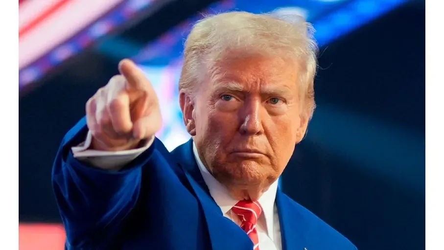 Trump Threatens to Target Iran's 'Mountain of Axe' and Declares Control over the Strait of Hormuz