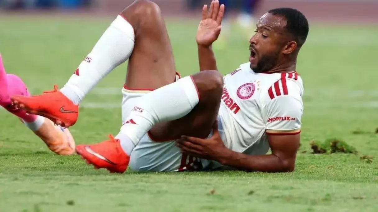 Ayoub El Kaabi Suffers Tibia Fracture: A Major Setback for the Moroccan International