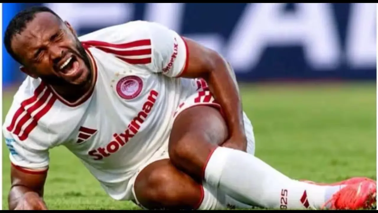 Moroccan Football Star Faces Severe Injury: A Heart-Wrenching Incident on the Field