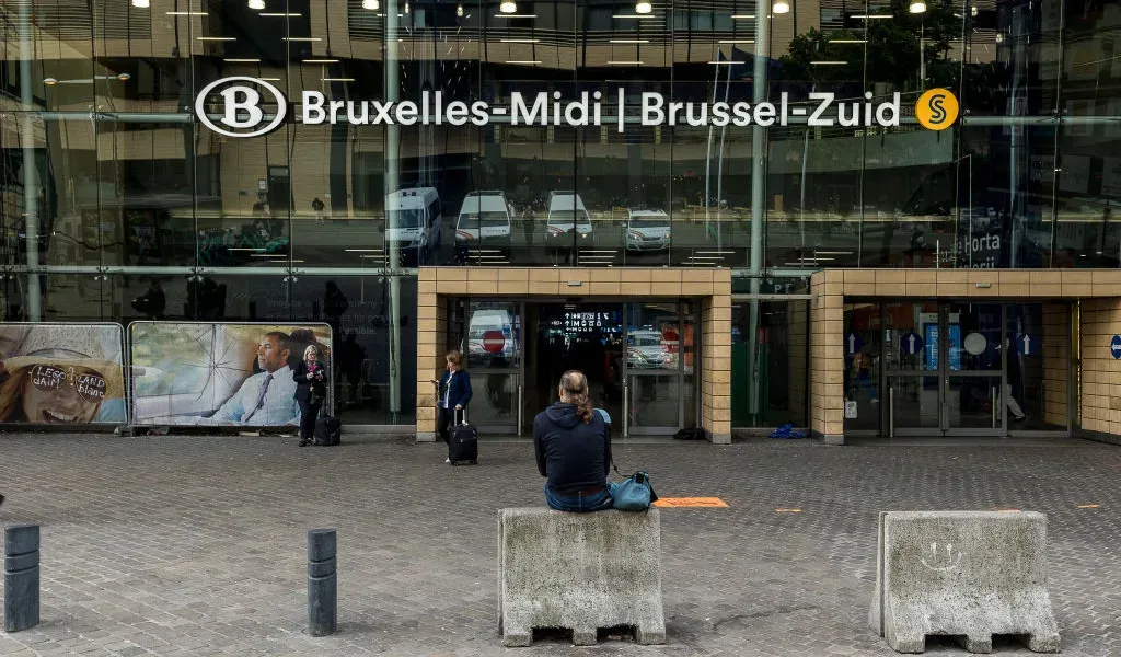 Arrest of Moroccan Man with Kalashnikov at Brussels Station Raises Concerns Over Criminal Ties