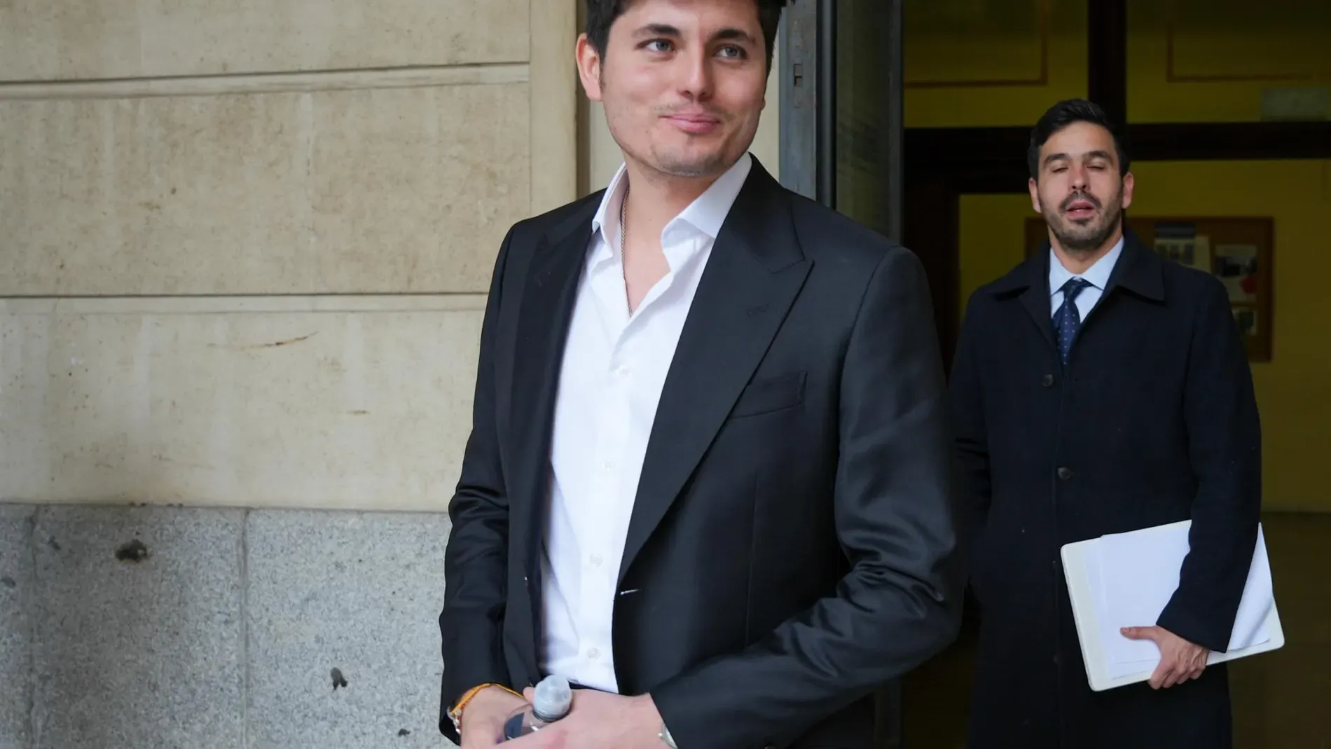 Vito Quiles Sparks Controversy with Alleged Photo of Pedro Sánchez in Mosque
