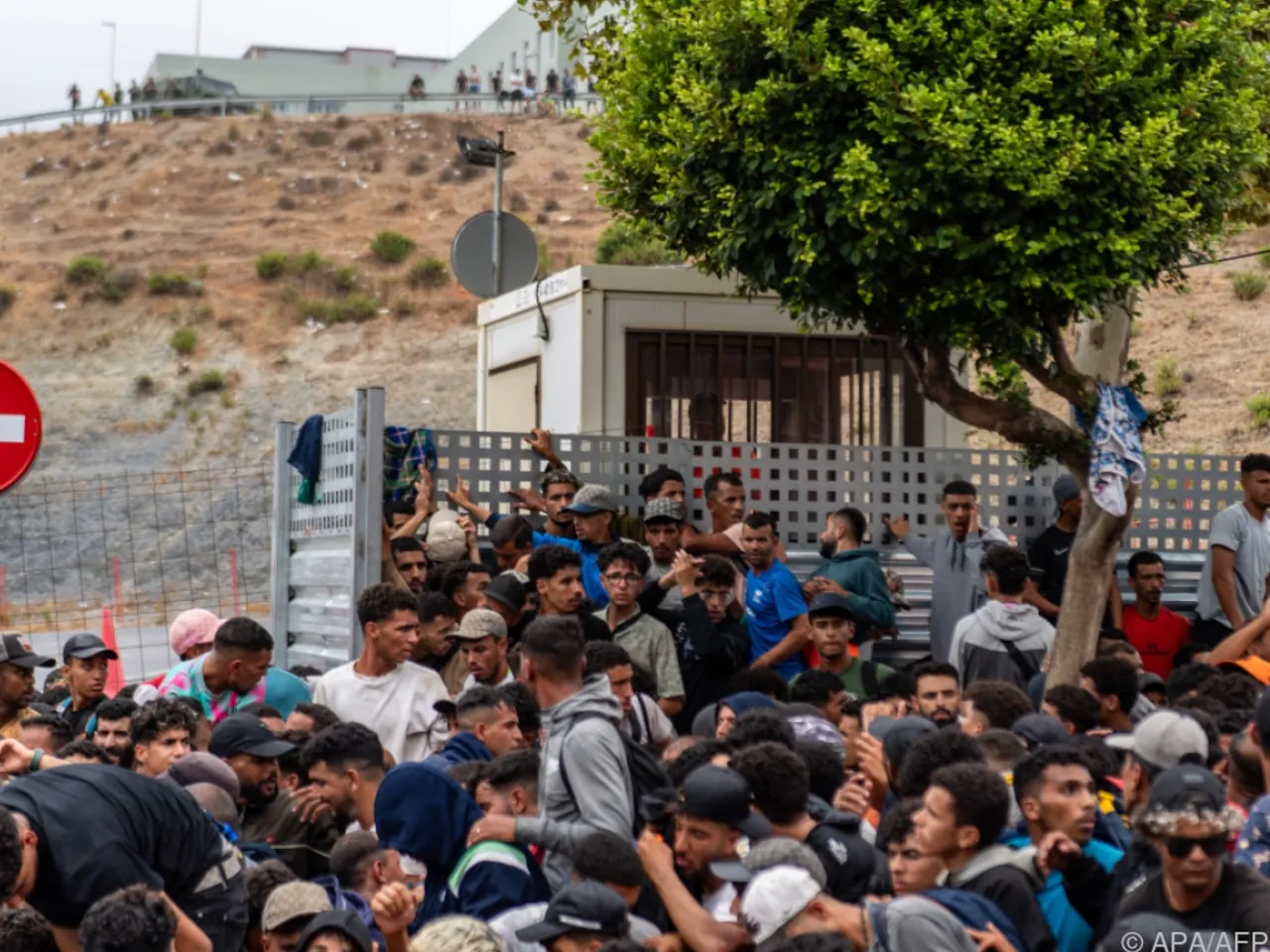 Spanish Intelligence Warns of Mass Migrant Arrival in Ceuta