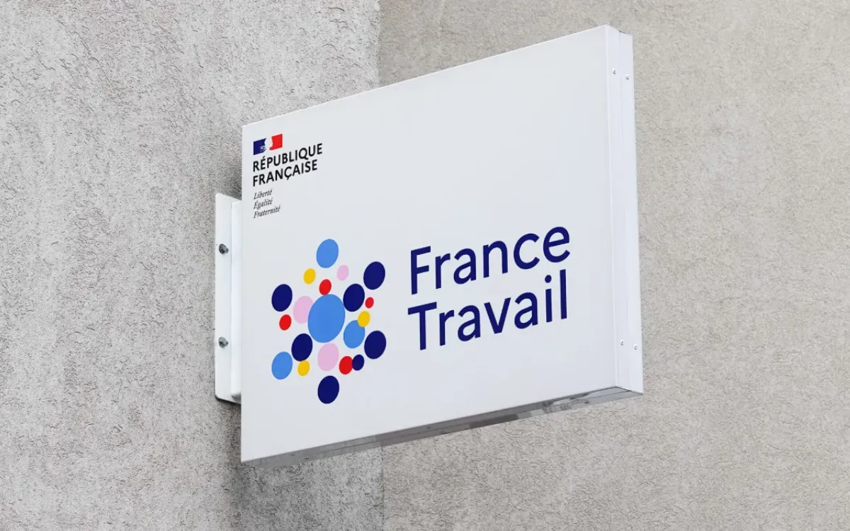 Jobseeker Ordered to Repay €8,486 to France Travail Following Undeclared Travel to Morocco