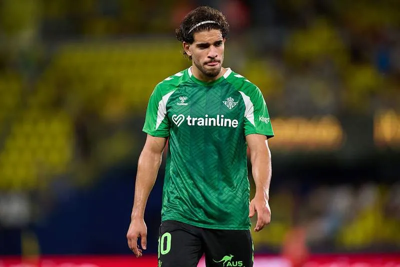 Abde Defends T-Shirt Controversy Amidst Criticism from Moroccan Fans