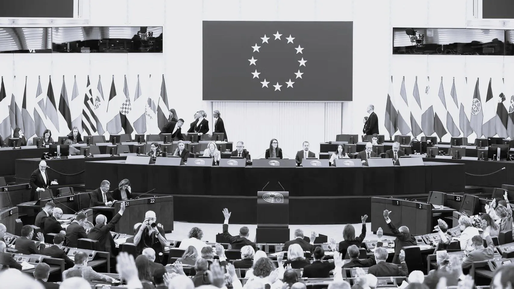 Pedro Sánchez's Migration Policy: A Struggle Against European Majority