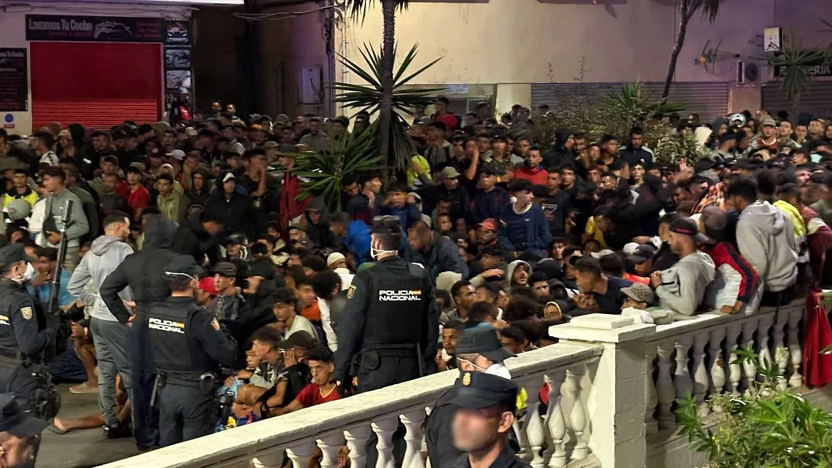 Chaos Erupts as Hundreds of Migrants Move to New Center in Ceuta