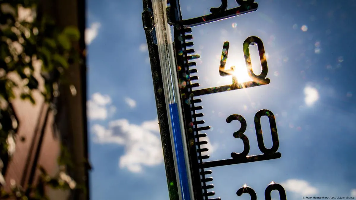 Expected Minimum and Maximum Temperatures for Monday