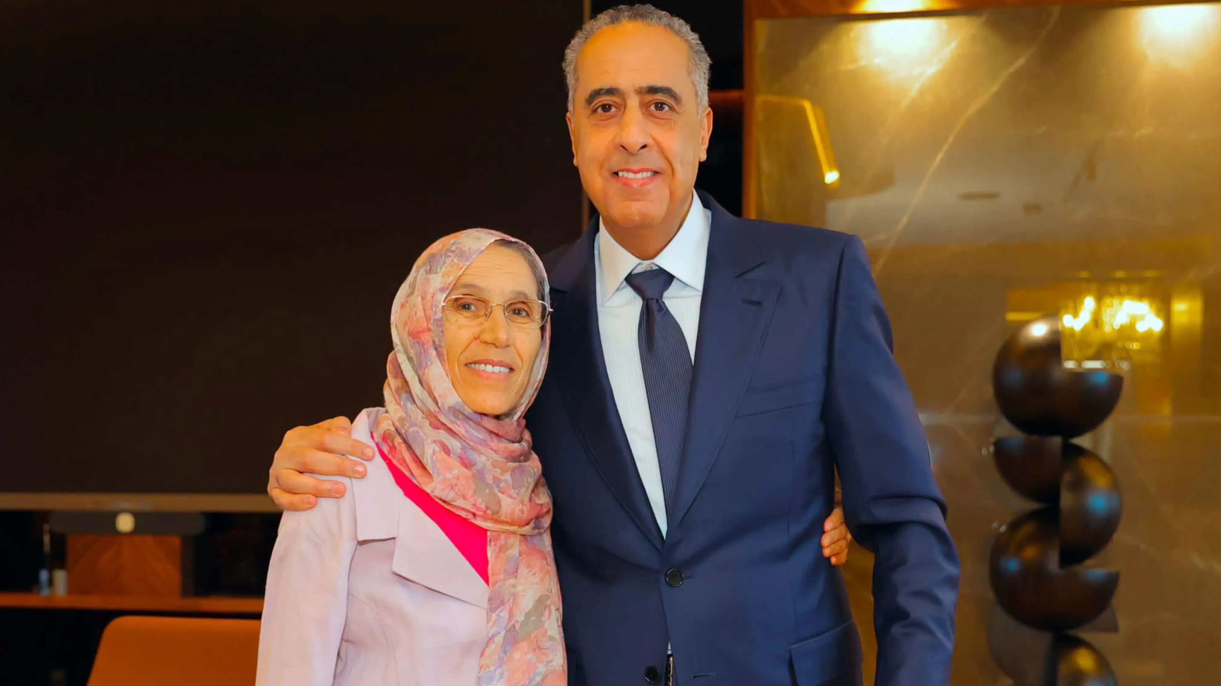 A Heartfelt Reunion: Hamouchi Welcomes His Former Teacher at Ibn Hazm High School in Fez
