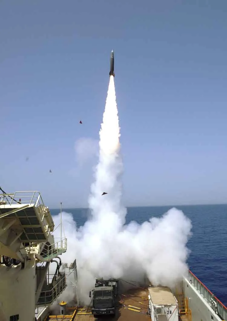 Morocco Explores Integration of Israeli LORA System with HIMARS for Enhanced Precision Strikes