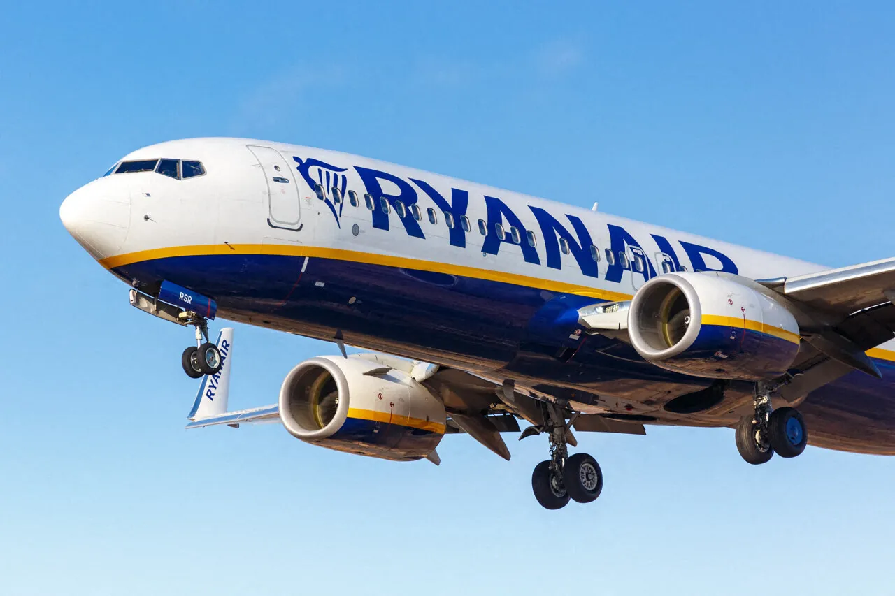 Ryanair Flight Diverts Back to Porto After Code 7500 Activation by Pilot