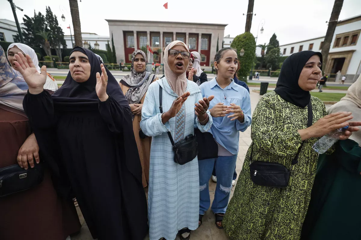 Moroccan Mothers Demand Release of Their Imprisoned Sons Following Protests