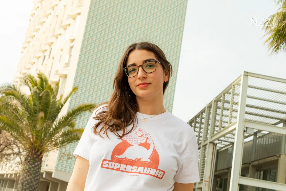 Meryem El Mehdati's 'Supersaurio': A Satirical Take on the Work Life of Generation Y