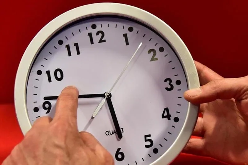 The Impact of Time Change: Citizens and Artists React to Daily Life Adjustments