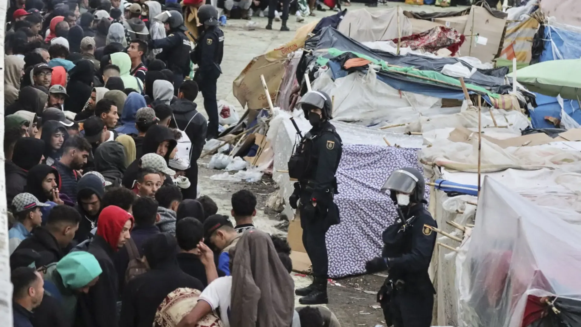 Dozens of Migrants Voluntarily Return to Morocco Before Identification in Ceuta