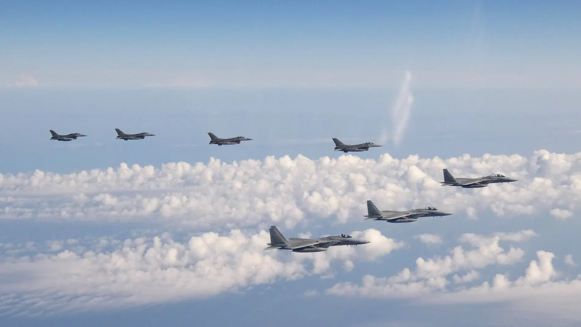Morocco's Military Aviation Strengthened by Advanced F-16 Fighters Amid Regional Tensions