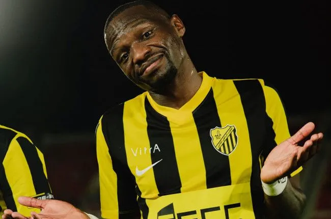 Tshegofatso Mabasa Shines in Morocco, Leading Maghreb Fès to Top of the League