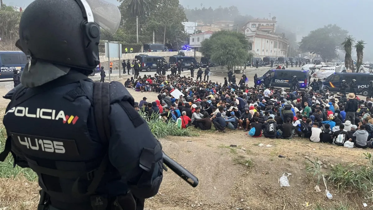 Over 600 Migrants Voluntarily Return to Morocco Following Police Action at Trampolín Beach