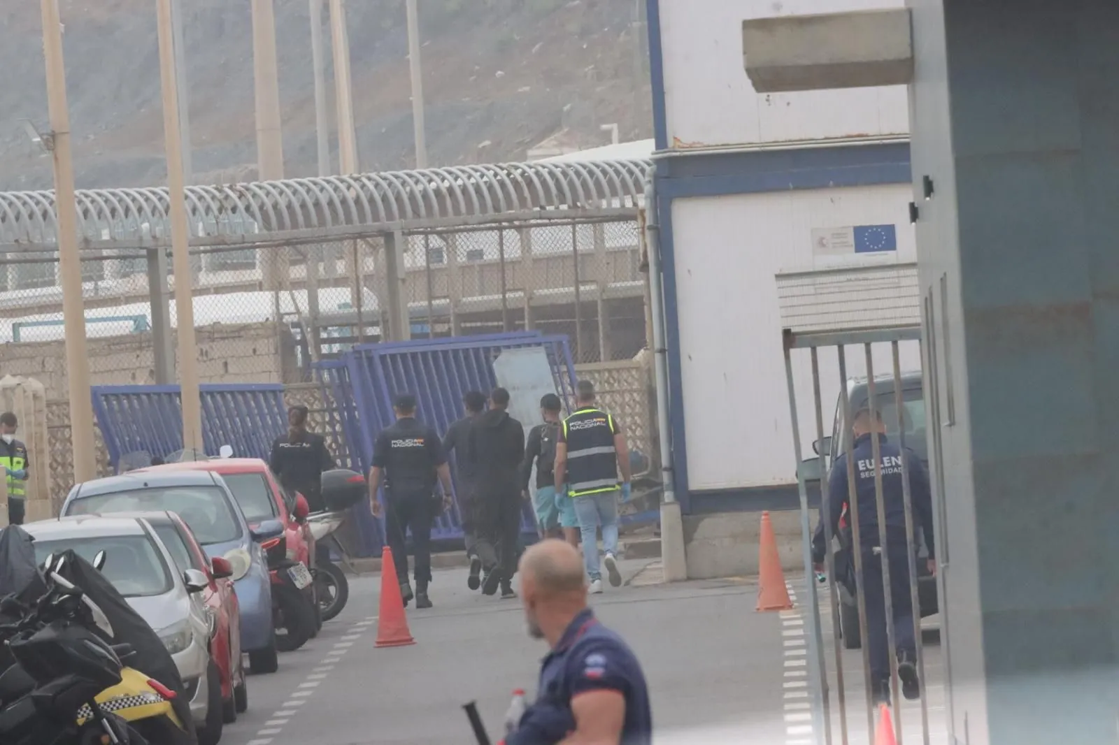 Over 900 Migrants Return to Morocco Amid Ongoing Evacuation at Trampolín Beach