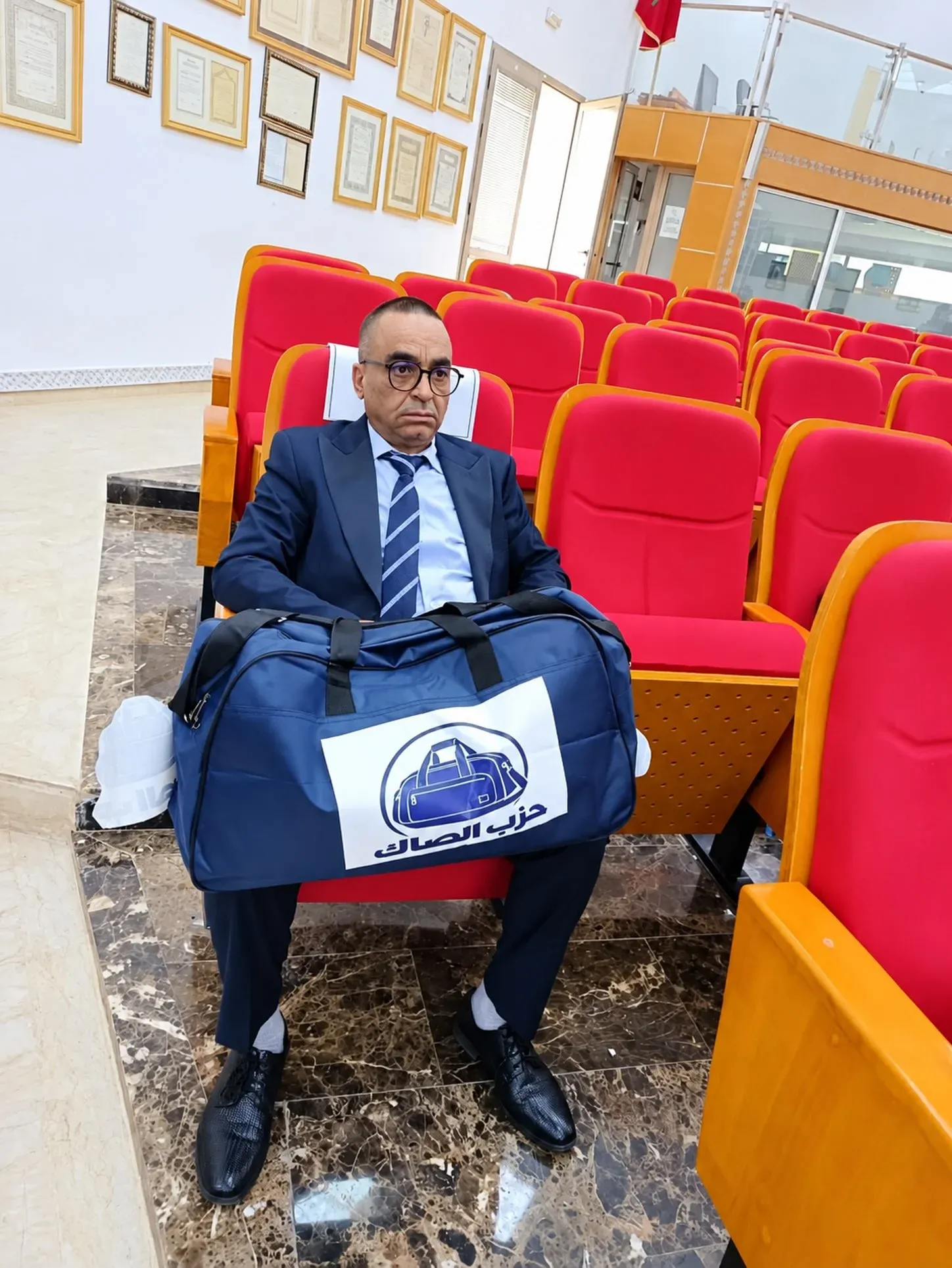 Political Tensions Rise in Fez: Councilor Resigns with Controversial Bag