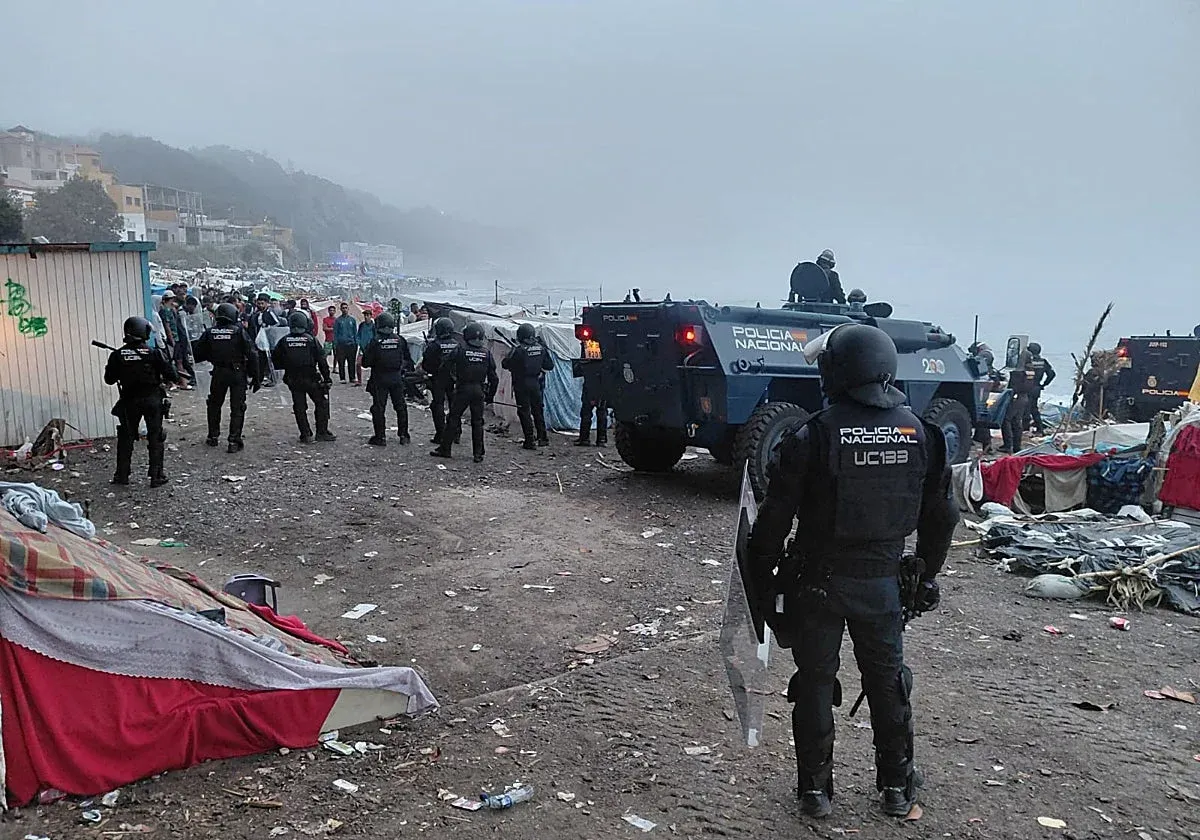 Moroccan Military Personnel Among Migrants in Ceuta Refuse to Return Home