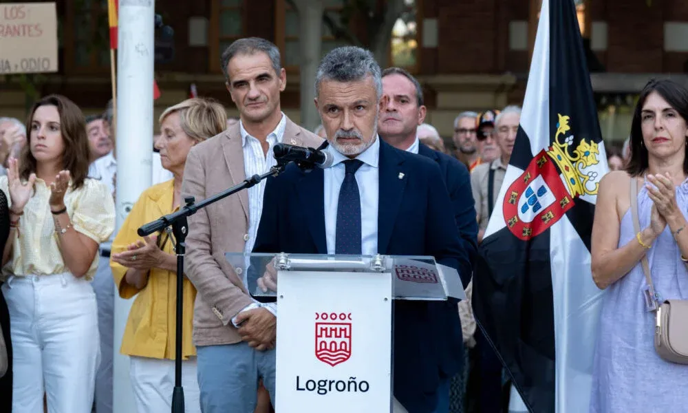 Logroño's PP Backs Vox Motion Accusing Sánchez of 'Treason'
