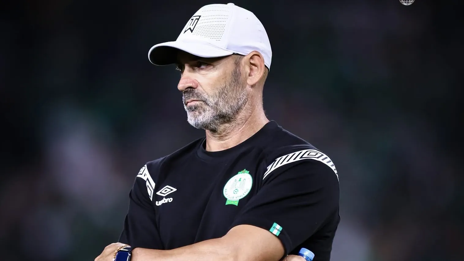 Paco Jemez Proud of Raja Players Despite Red Card and Referee Decisions Against FUS Rabat