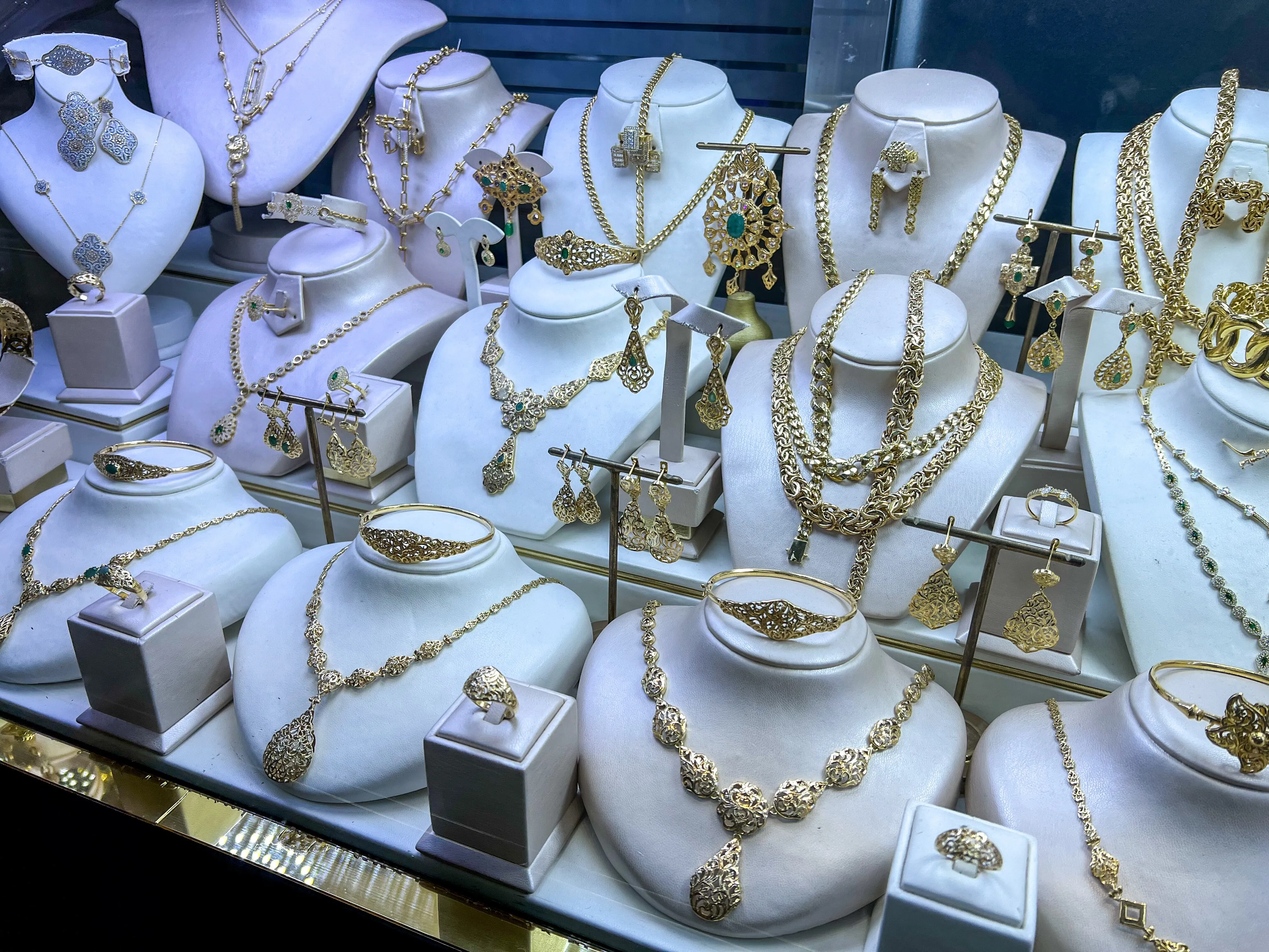 Customs Raid in Fes Leads to Jewelry Seizure and Arrest of Three Individuals