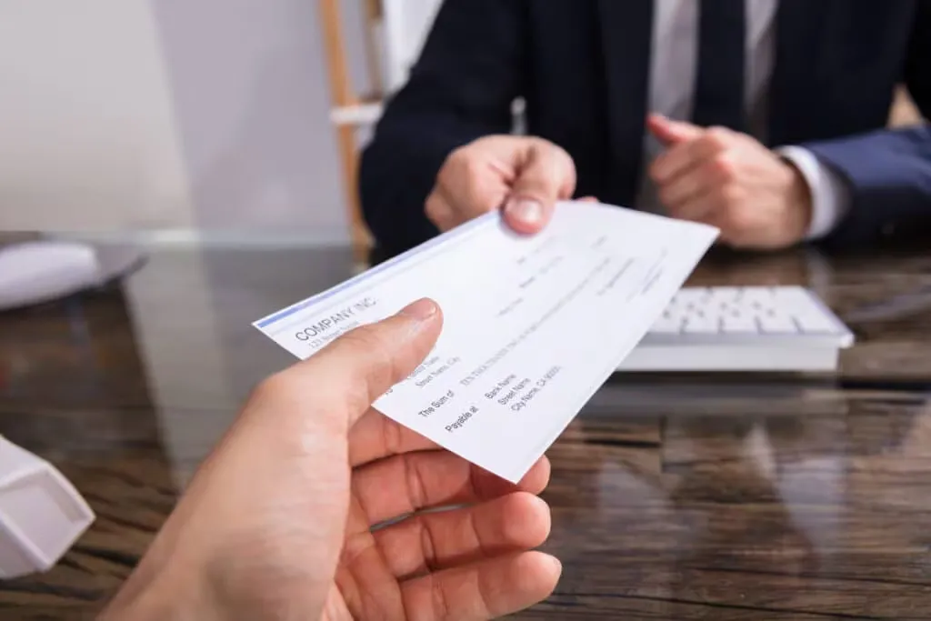 Over 690,000 Individuals Banned from Issuing Checks in Morocco