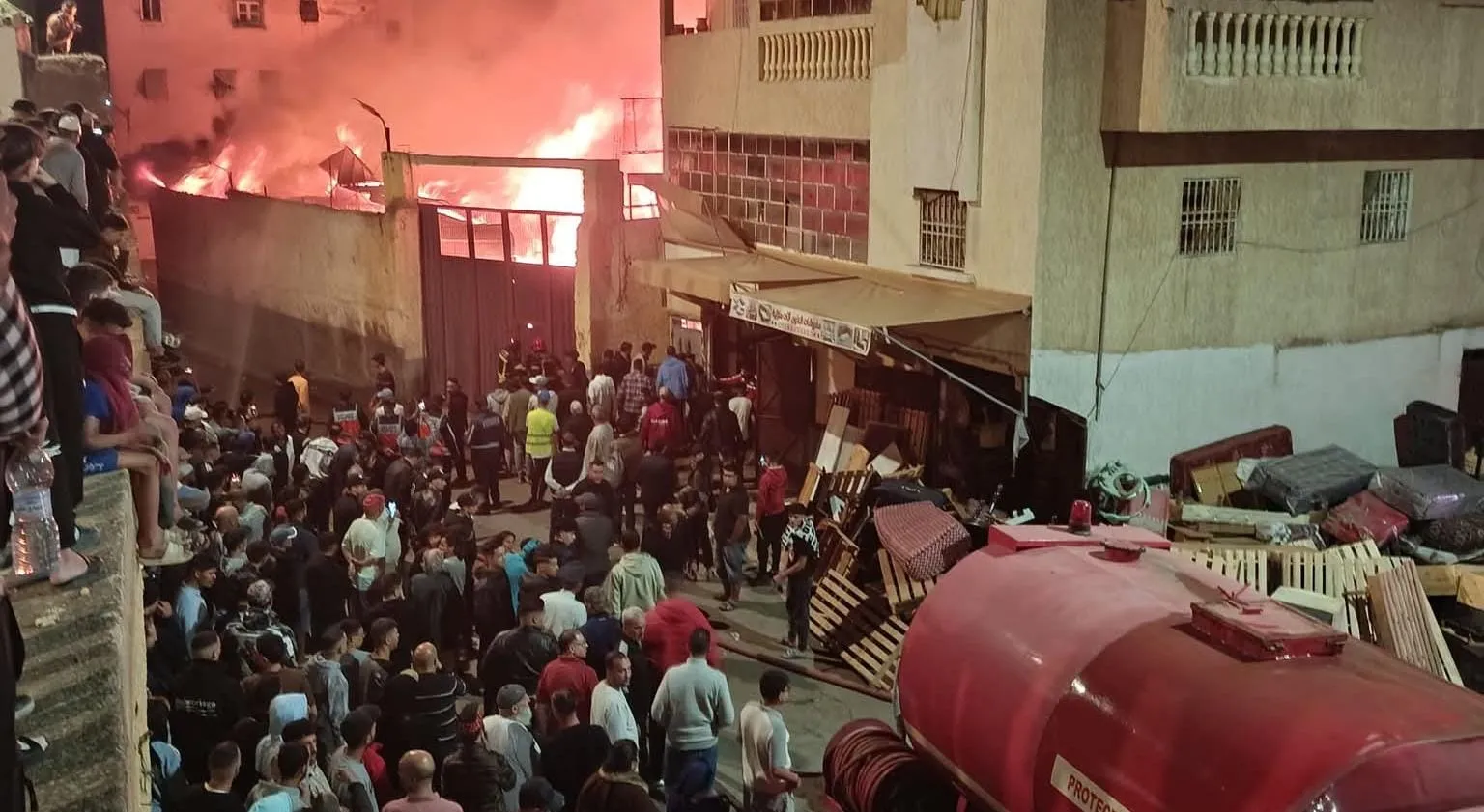 Massive Fire Erupts at Wood Factory in Bab El Khokha, Fez, Prompting Urgent Response from Authorities