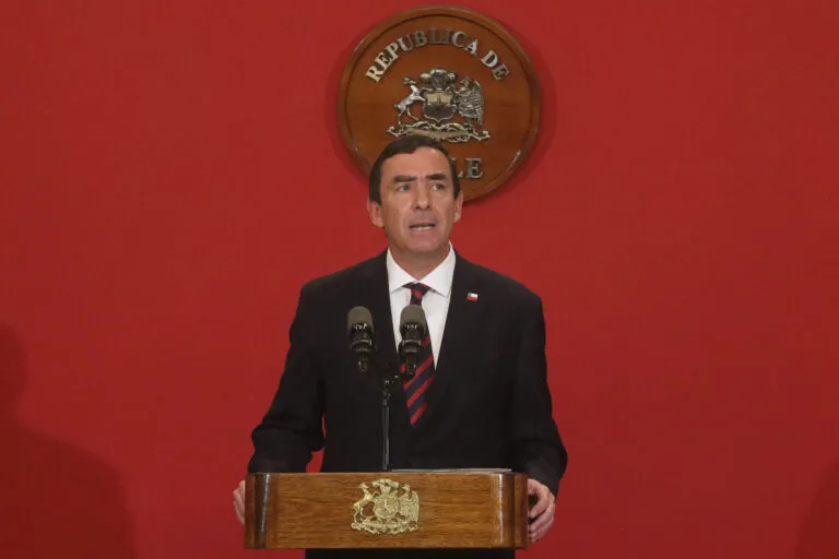 Justice Minister Fernando Rabat Addresses Controversy Over Venezuelan Gang Members' Early Release in Chile